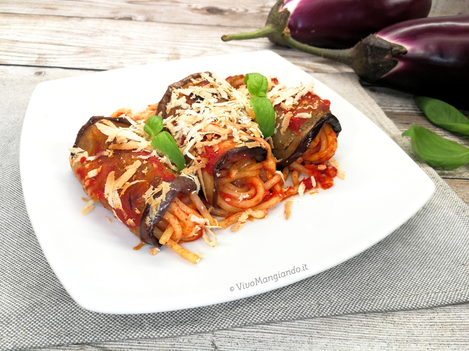 Involtini di melanzane e pasta ricetta siciliana Vivo Mangiando