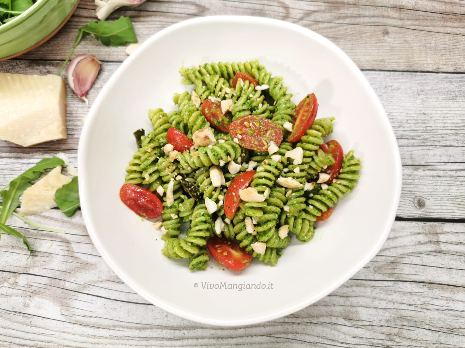 Pasta fredda pesto di rucola e pomodorini - Vivo Mangiando
