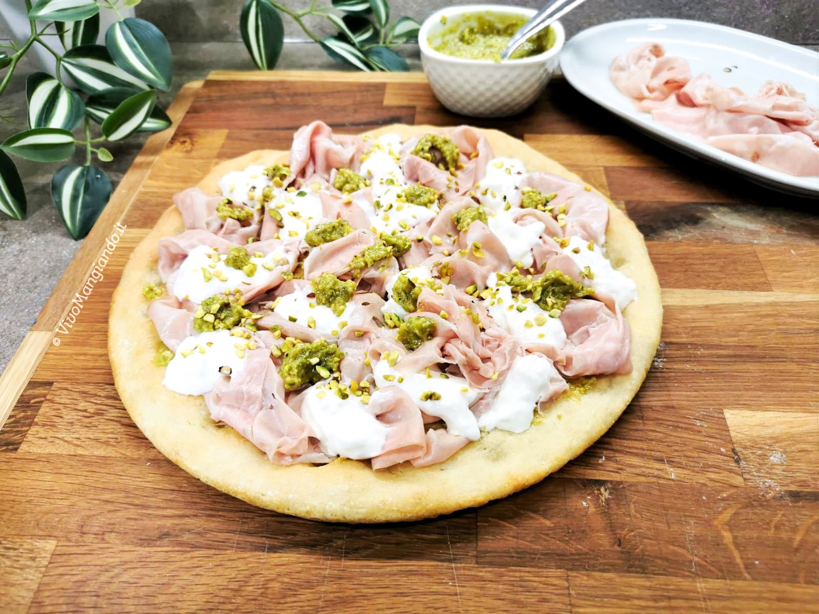 Pizza mortadella pistacchio e stracciatella Vivo Mangiando